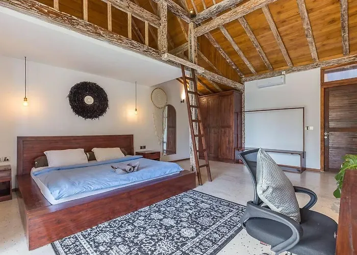 Tropical 5 Bedroom In The Heart Of Villa *