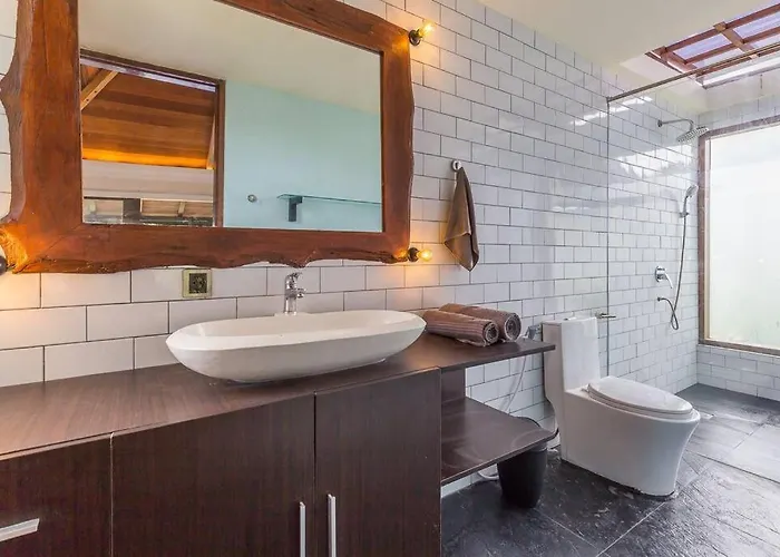 Tropical 5 Bedroom In The Heart Of Villa