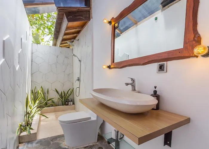Tropical 5 Bedroom In The Heart Of Villa